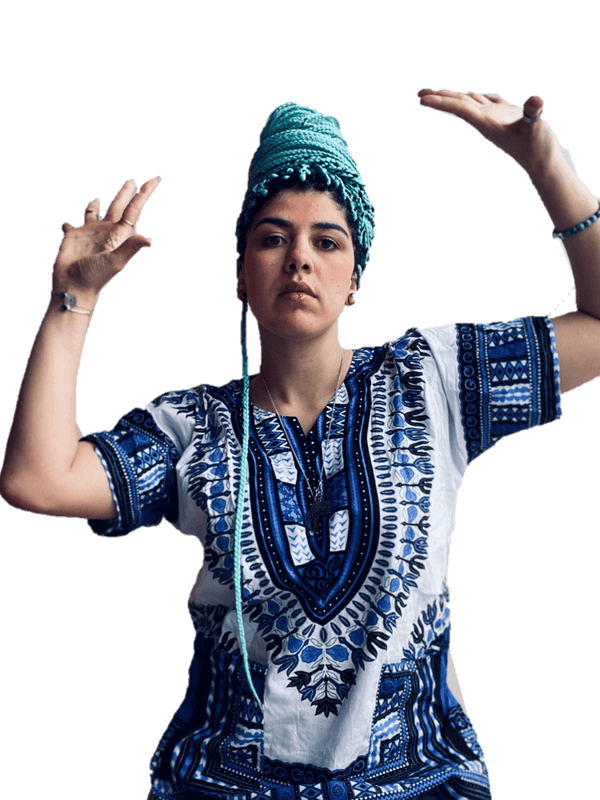 Cyrina MSOUL en mouvement pendant une danse